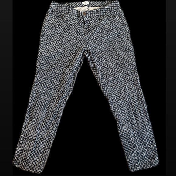crown & ivy Pants - Crown and Ivy Petite Cropped Pants with Blue Floral and Abstract Design